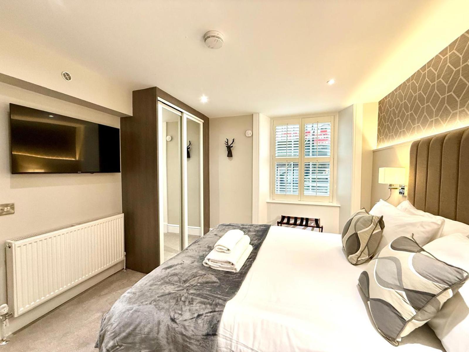 Ultra Modern, Stylish Apartment Next To Princes St, Edinburgh