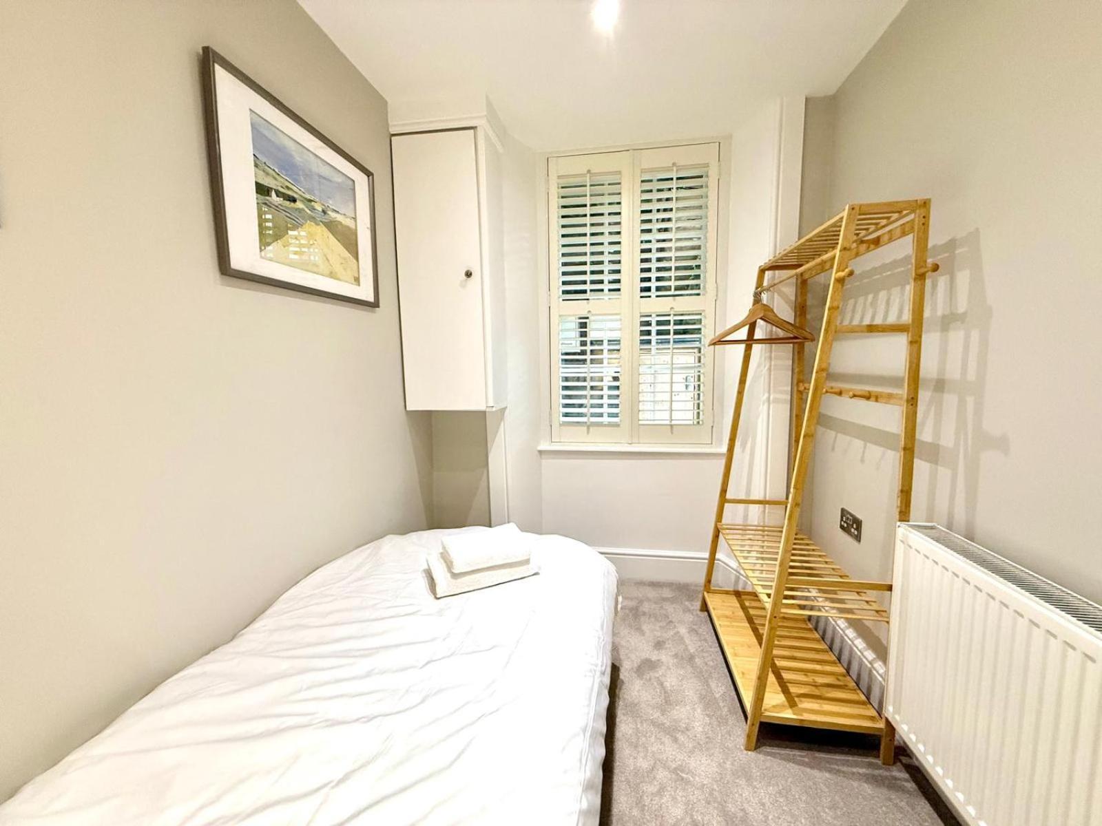 Ultra Modern, Stylish Apartment Next To Princes St — Photos 2